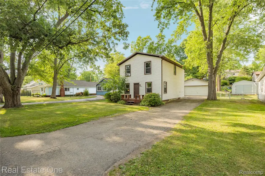 4866 Filer ST, Waterford, MI 48328 - #3