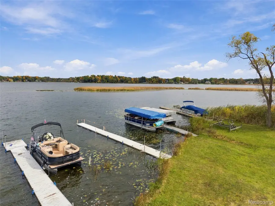 4054 Anchor LN, Brighton, MI 48116 - #2
