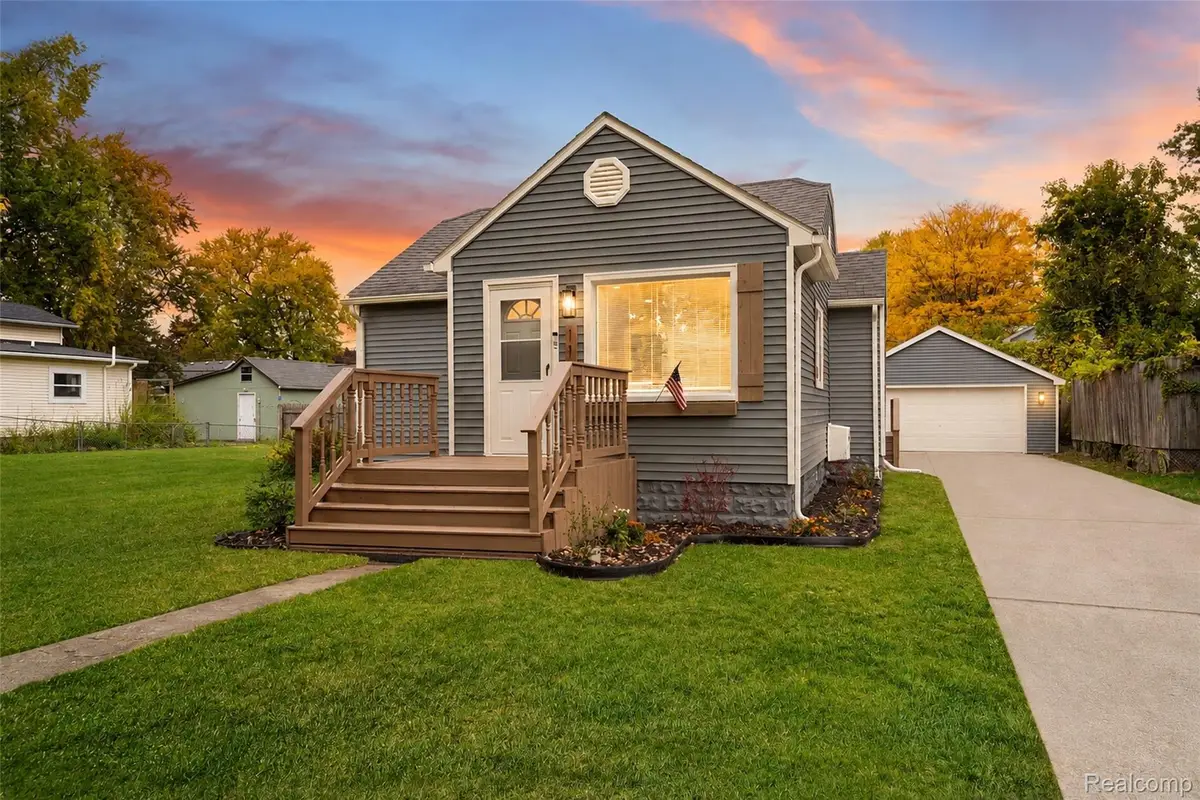1138 Lakeview ST, Waterford, MI 48328 - #1