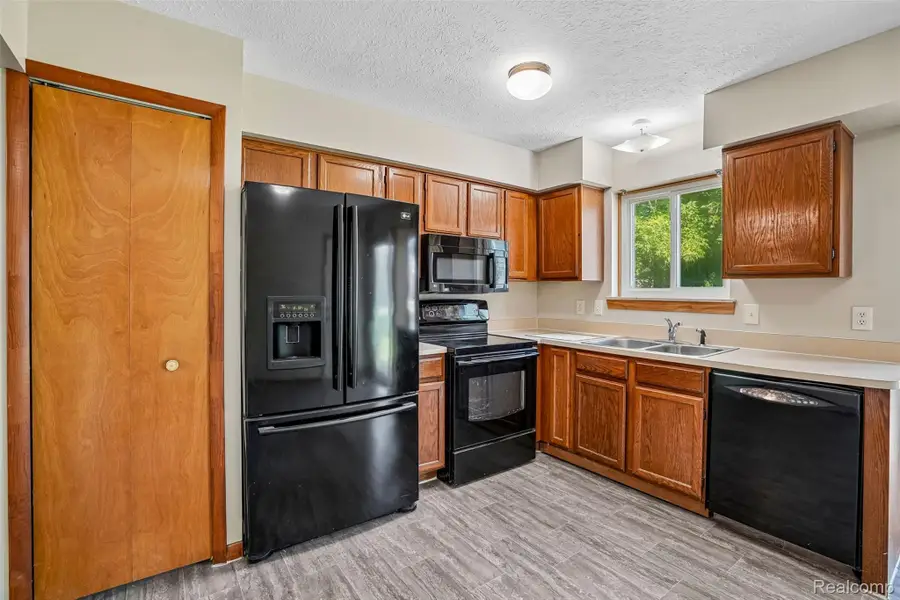 10153 Ashton ST, Pinckney, MI 48169 - #2