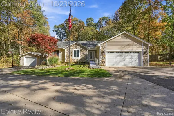 9085 Pineview Lake DR, Linden, MI 48451
