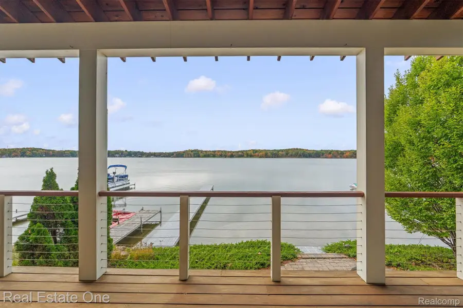 9377 Anne ST, Pinckney, MI 48169 - #3