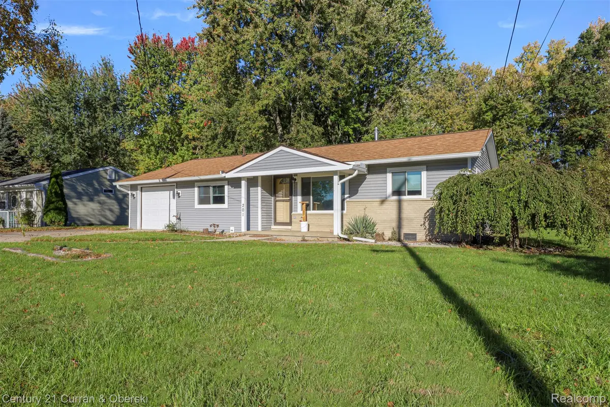 201 W Peterson DR, Brighton, MI 48114 - #1
