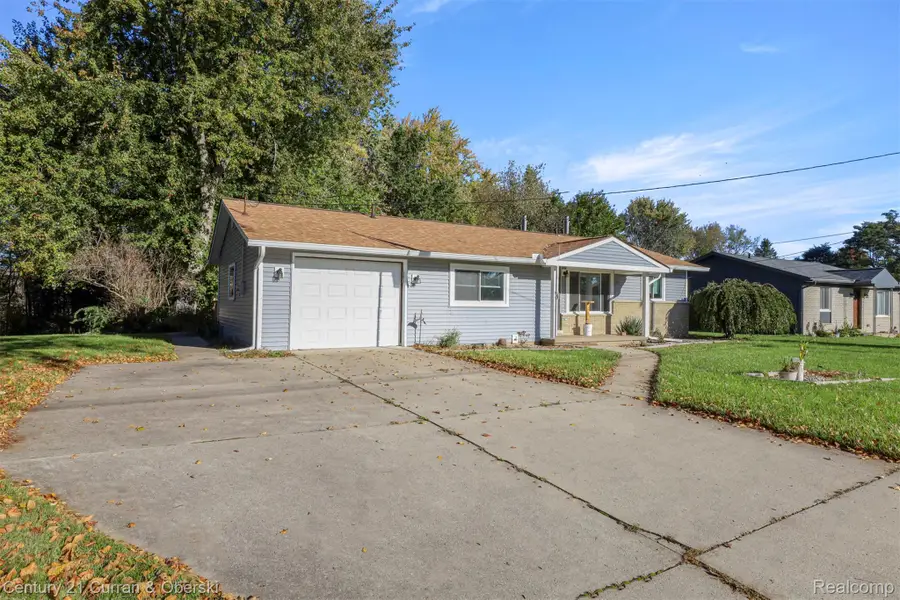 201 W Peterson DR, Brighton, MI 48114 - #3