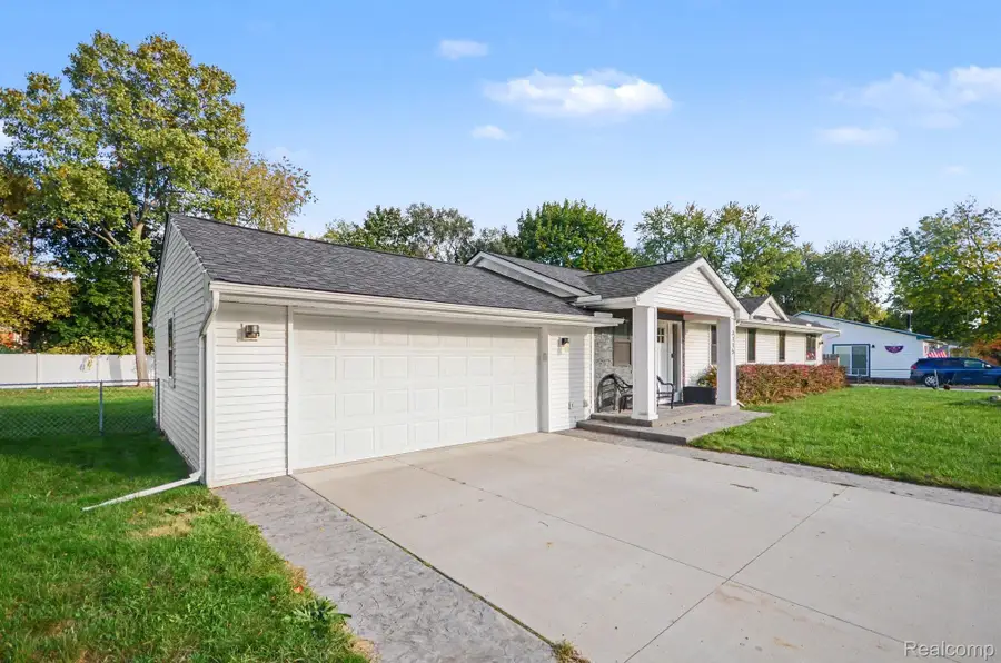 3115 Greenlawn AVE, Commerce Township, MI 48382 - #2