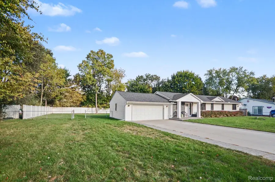 3115 Greenlawn AVE, Commerce Township, MI 48382 - #3