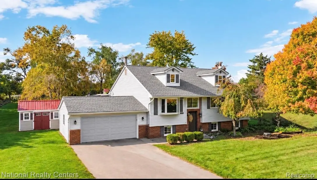 27455 S Hill RD, Lyon, MI 48165 - #1