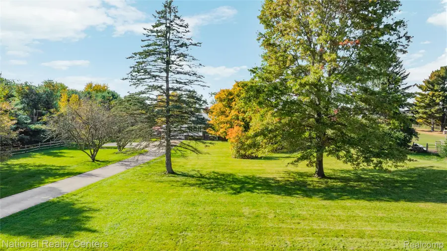 27455 S Hill RD, Lyon, MI 48165 - #3