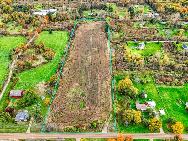 1120 N Gregory RD, Fowlerville, MI 48836