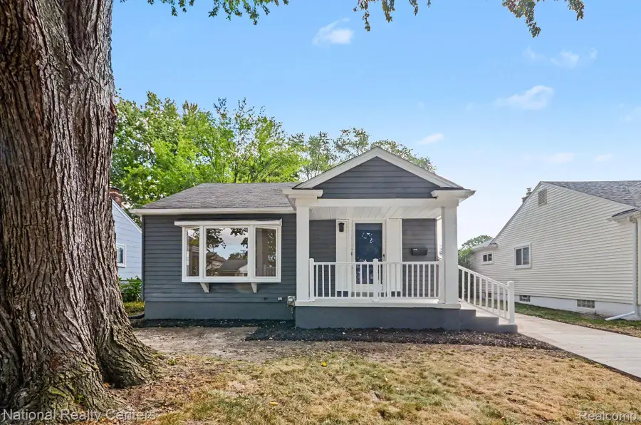 241 S Manitou AVE, Clawson, MI 48017 - #2
