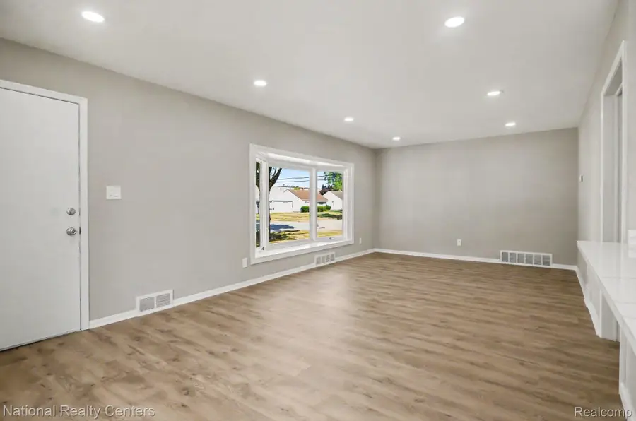 241 S Manitou AVE, Clawson, MI 48017 - #3