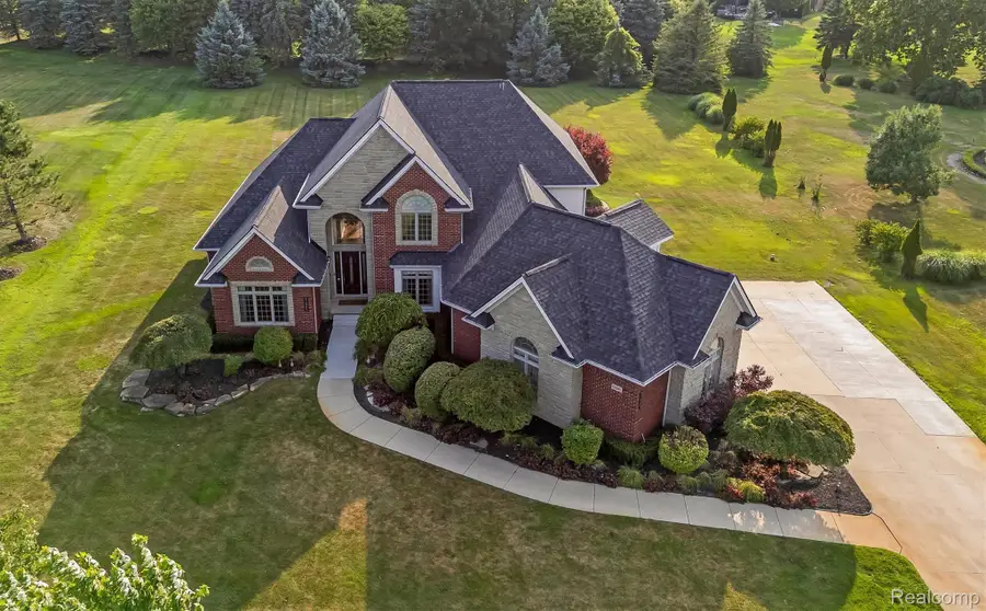 51045 Sunday DR, Northville, MI 48167 - #2