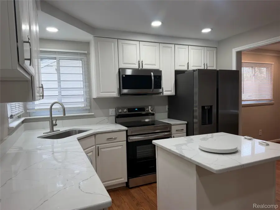 31207 Florence ST, Garden City, MI 48135 - #3