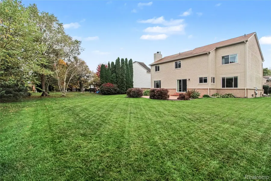 163 Easton DR, South Lyon, MI 48178 - #3