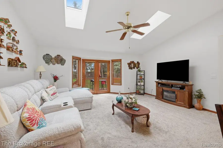 9438 Linda DR, Davison, MI 48423 - #2