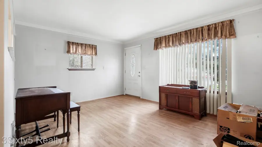 22480 Carter RD, Woodhaven, MI 48183 - #3