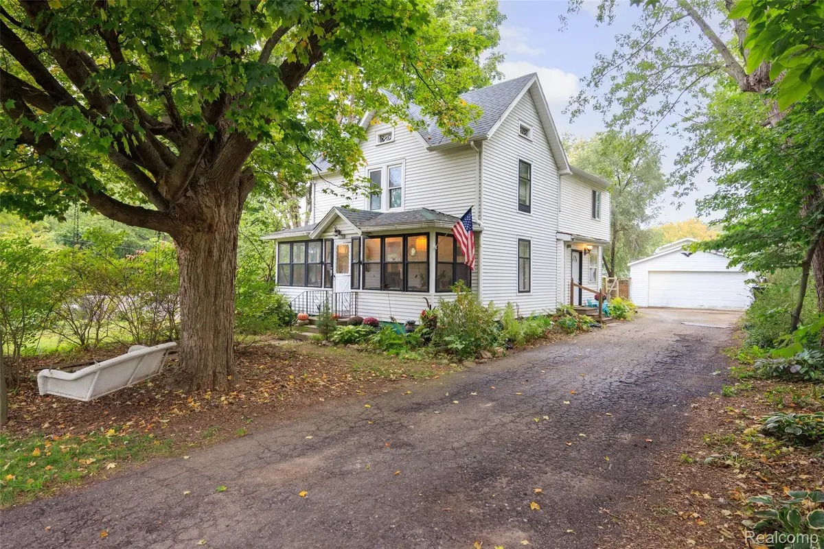 721 Putnam ST E, Pinckney, MI 48169 - #1