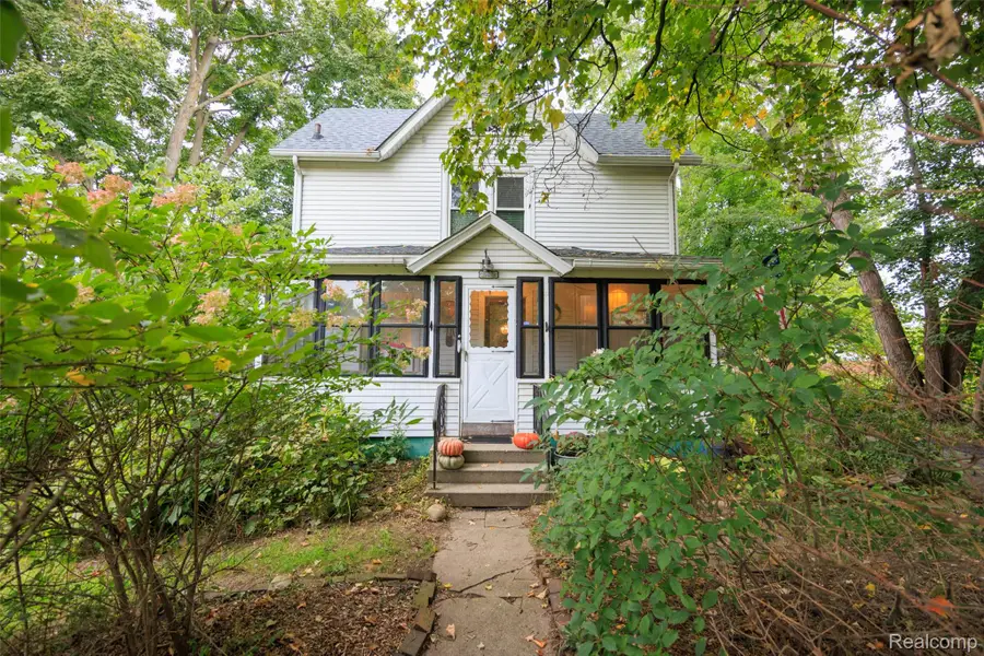 721 Putnam ST E, Pinckney, MI 48169 - #2