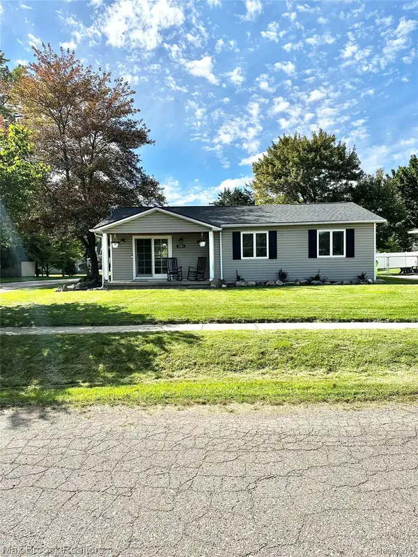 201 Bloomingdale ST, Fenton, MI 48430