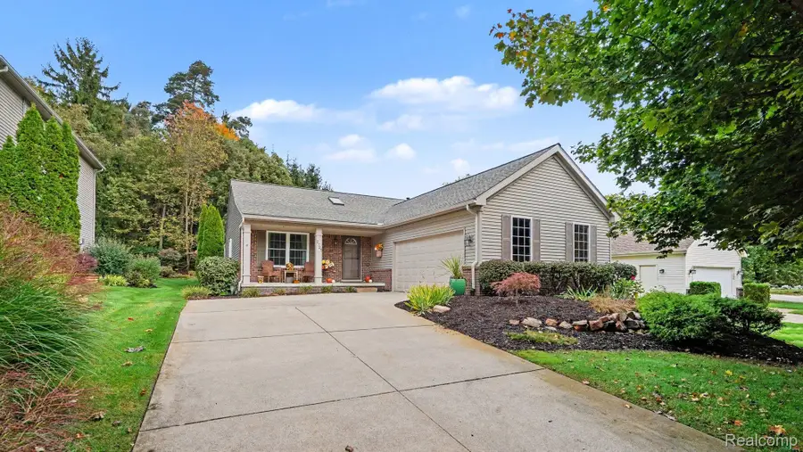 2727 Signature CIR, Pinckney, MI 48169 - #2