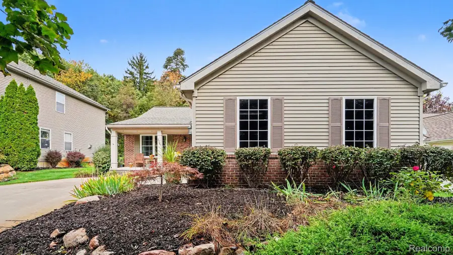 2727 Signature CIR, Pinckney, MI 48169 - #3