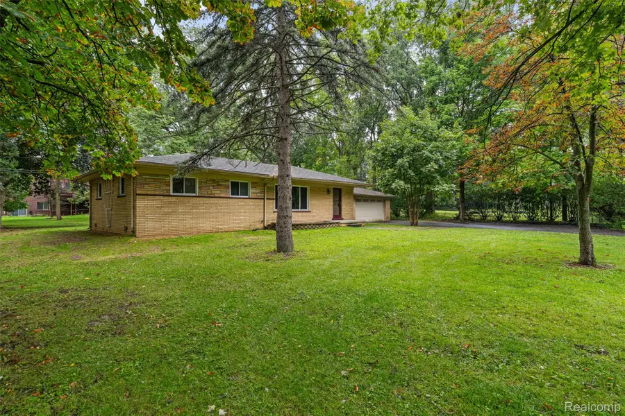 1175 South BLVD W, Troy, MI 48098 - #2