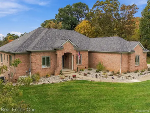 2840 Eric DR, WhiteLake, MI 48383