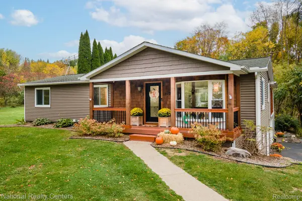 1410 W Silverbell RD, LakeOrion, MI 48359