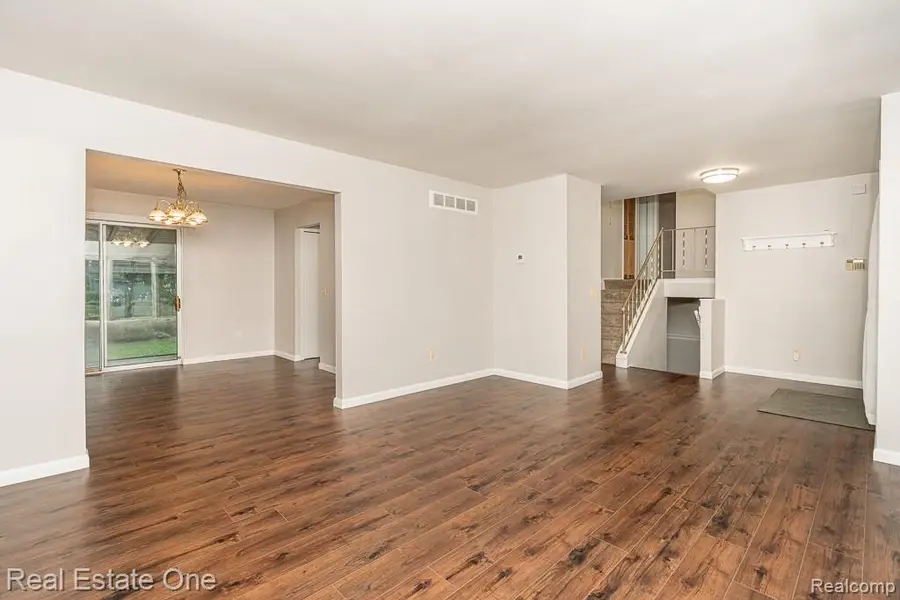 3290 Wolverine DR, Troy, MI 48083 - #3