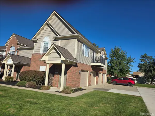 20001 Hidden Oaks DR, Trenton, MI 48183