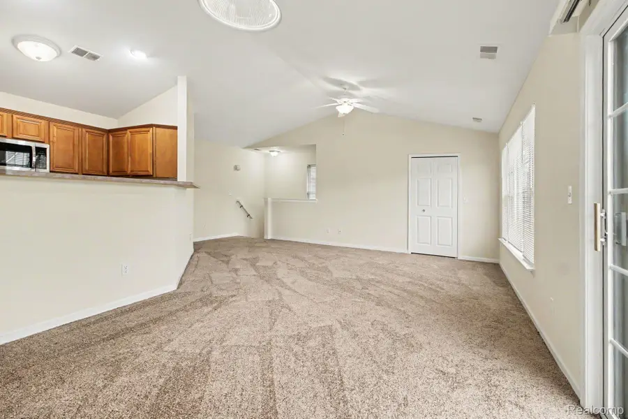 20001 Hidden Oaks DR, Trenton, MI 48183 - #3