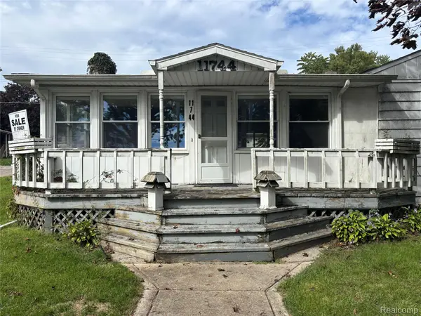 11744 Kenton DR, WhitmoreLake, MI 48189