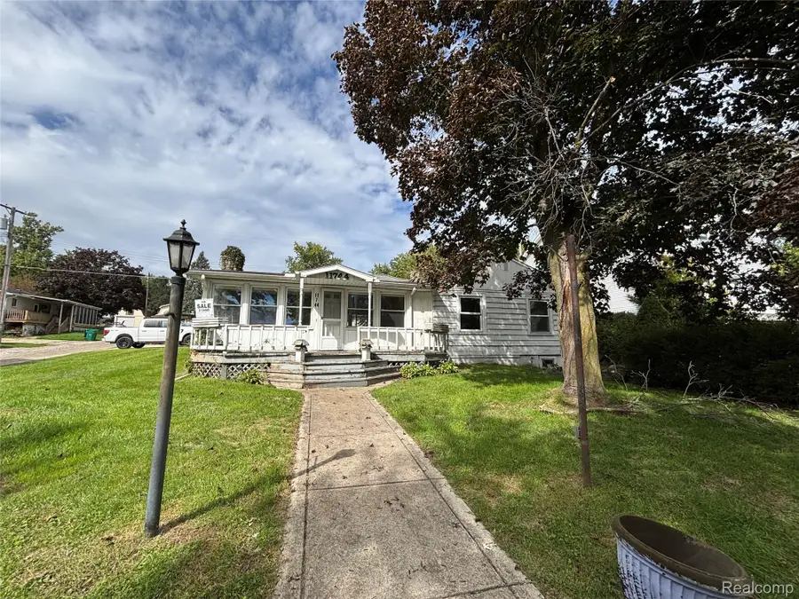 11744 Kenton DR, Whitmore Lake, MI 48189 - #2