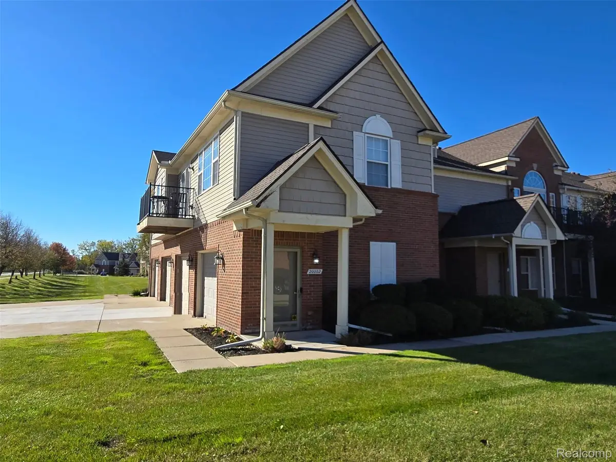 20002 Hidden Oaks DR, Trenton, MI 48183 - #1