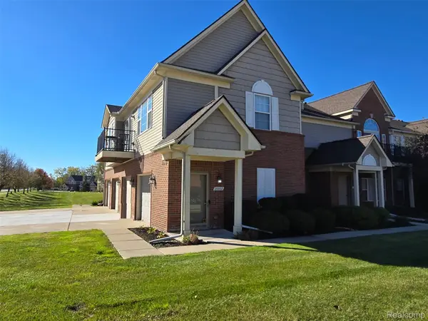 20002 Hidden Oaks DR, Trenton, MI 48183