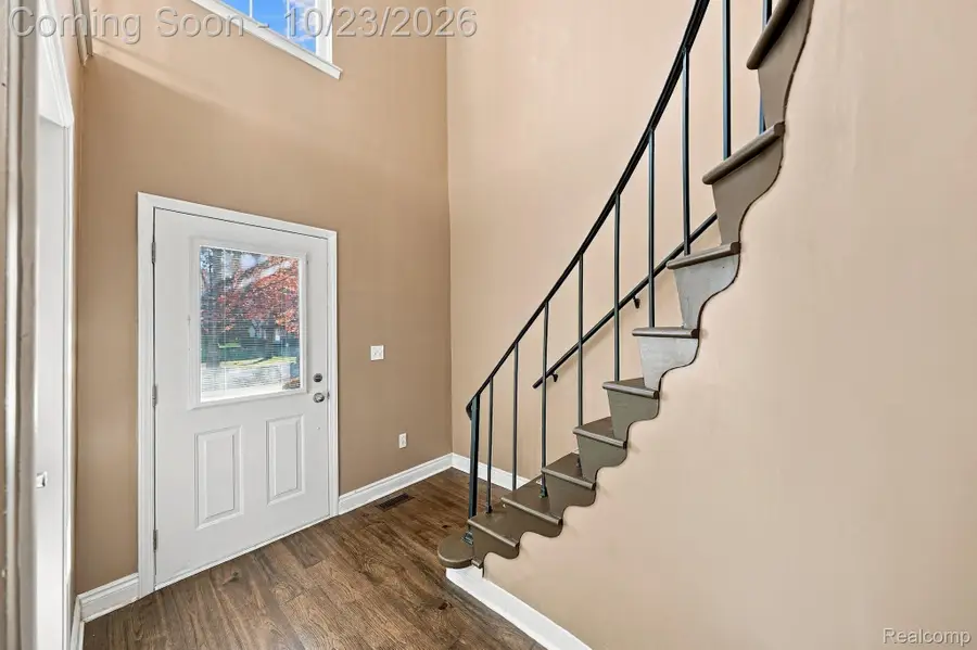 74 Longford DR, Rochester Hills, MI 48309 - #2