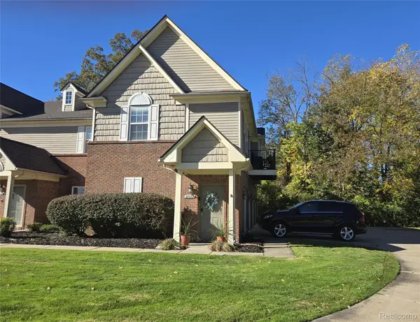 27239 Hidden Oaks DR, Trenton, MI 48183