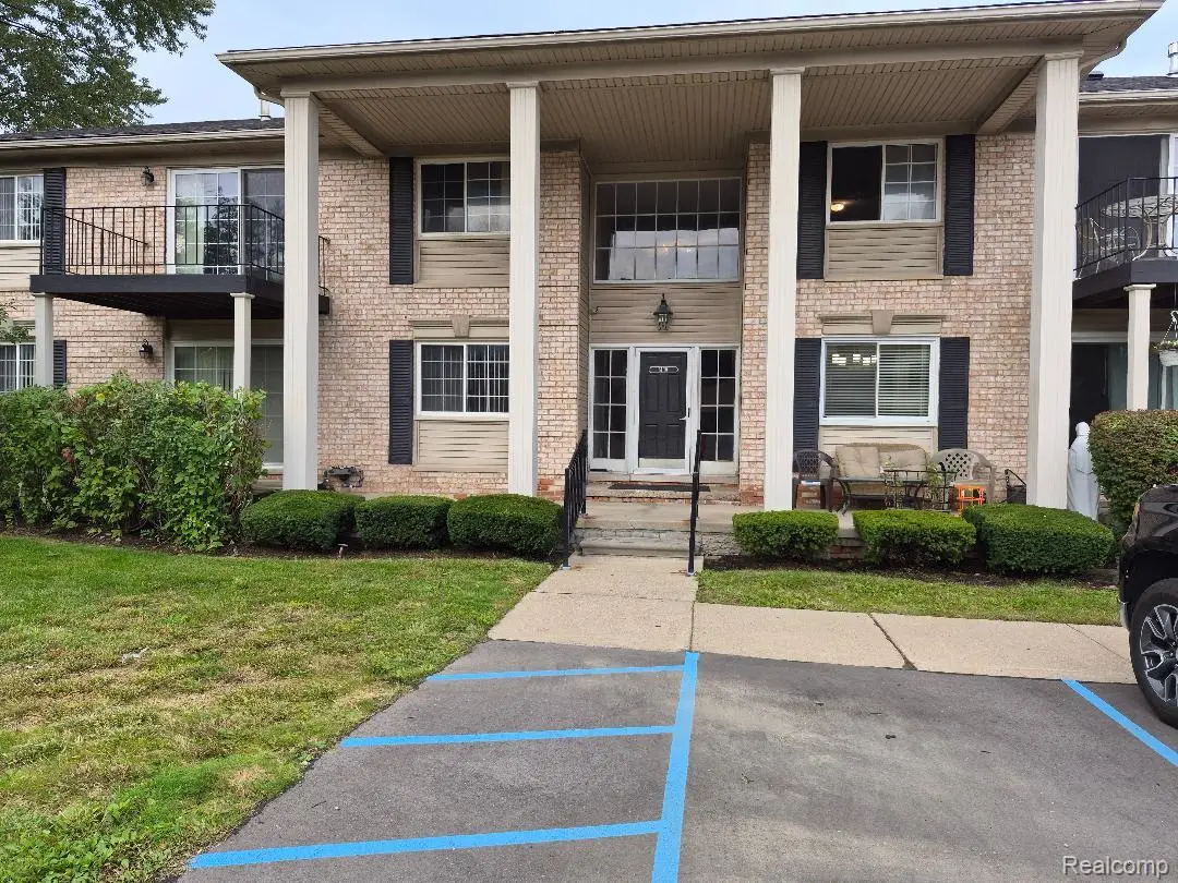 6139 Orchard Lake RD 6 # 104, West Bloomfield, MI 48232 - #1