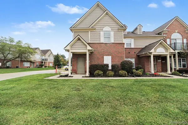 27316 Hidden Oaks DR, Trenton, MI 48183