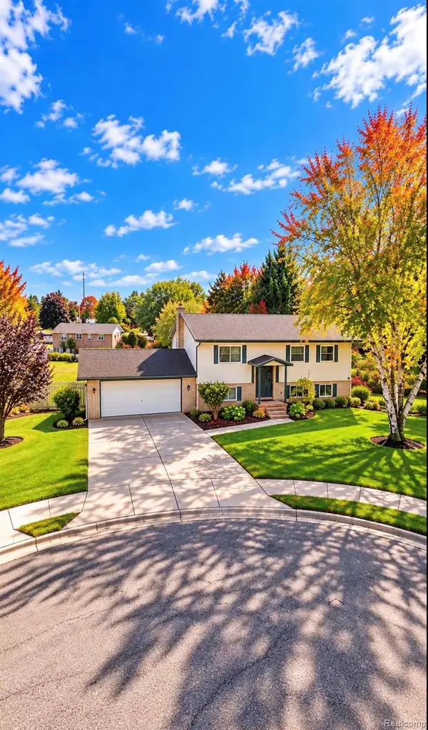 7806 Kay CT, Almont, MI 48003