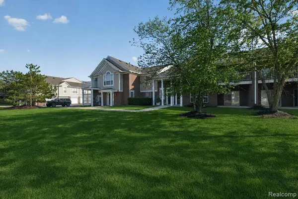 16766 Dover DR, Northville, MI 48168
