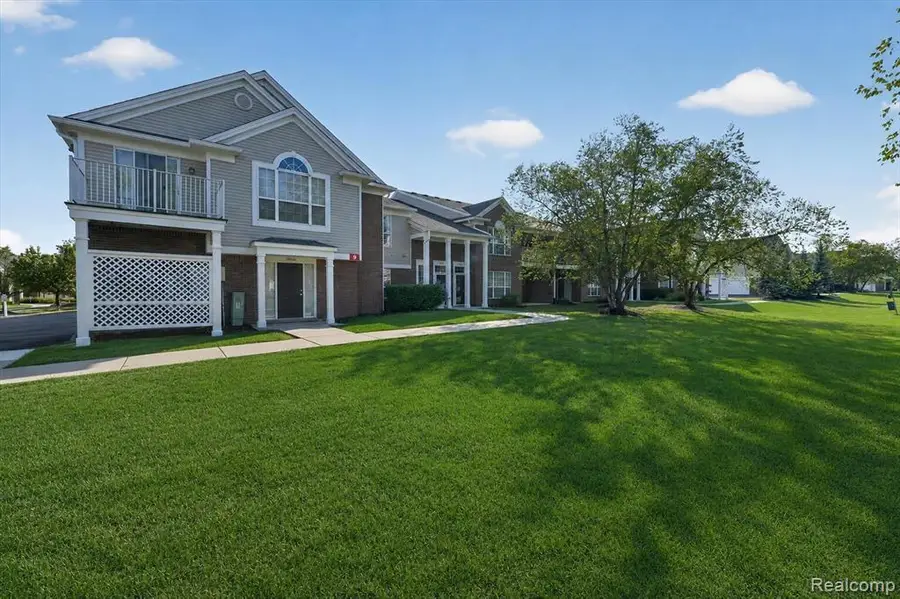 16766 Dover DR, Northville, MI 48168 - #2