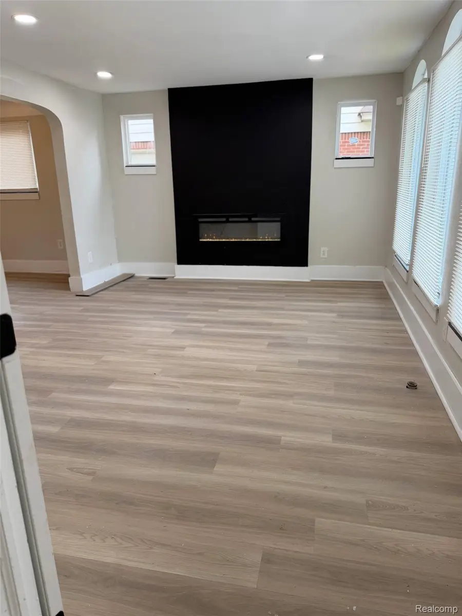 3919 Devonshire RD, Detroit, MI 48224 - #2