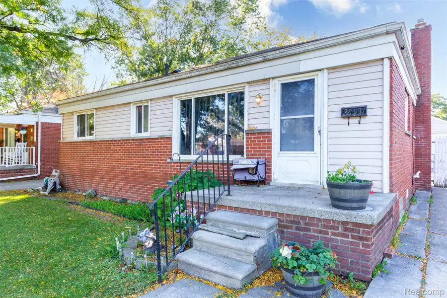 28931 Joan ST, Saint Clair Shores, MI 48081 - #3