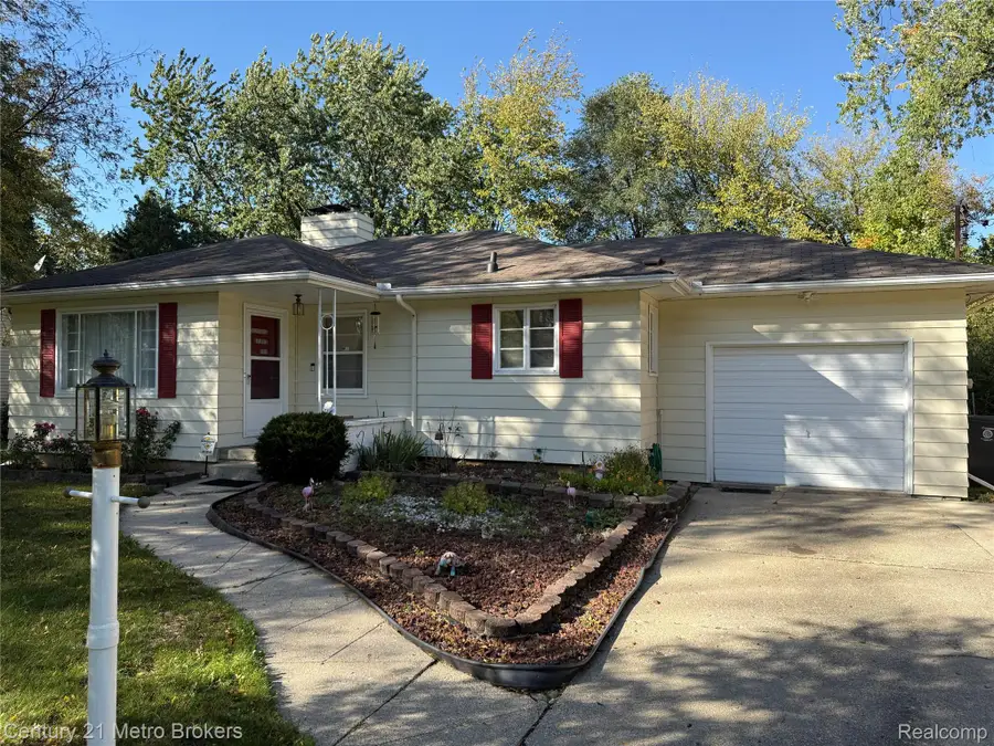 703 Algonquin AVE, Flint, MI 48507 - #2