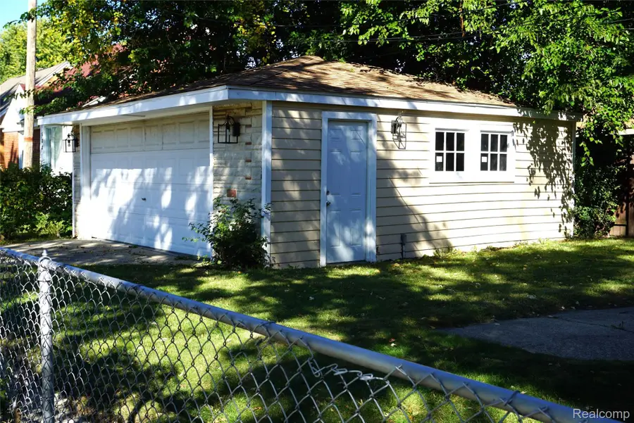 2430 Elliott AVE, Lincoln Park, MI 48146 - #2