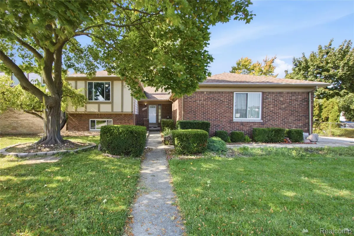 36753 Iroquois DR, Sterling Heights, MI 48310 - #1