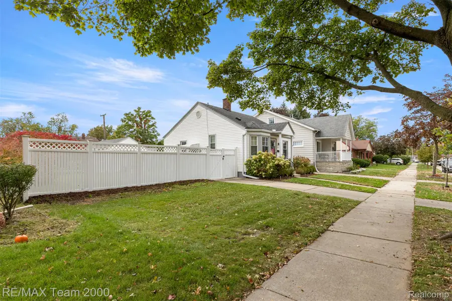 23309 Nona ST, Dearborn, MI 48124 - #3