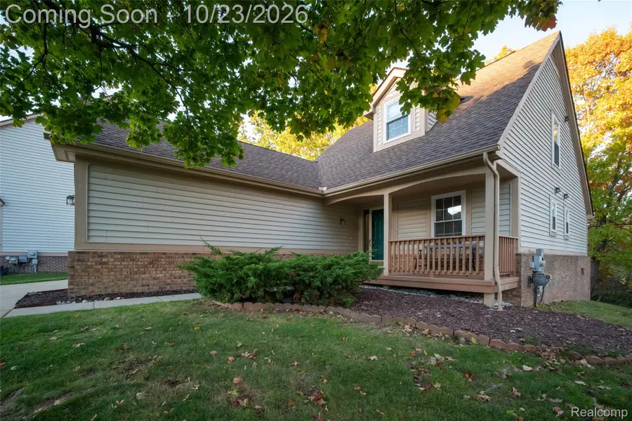 30718 Tanglewood DR, Novi, MI 48377 - #2