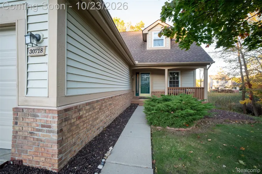 30718 Tanglewood DR, Novi, MI 48377 - #3